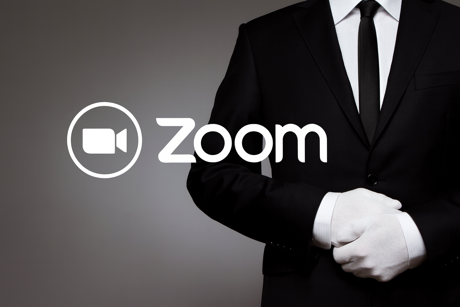 Mężczyzna w eleganckim garniturze i białych rękawiczkach, obok logo Zoom – wizualna metafora cyfrowego concierge w Zoom Phone.